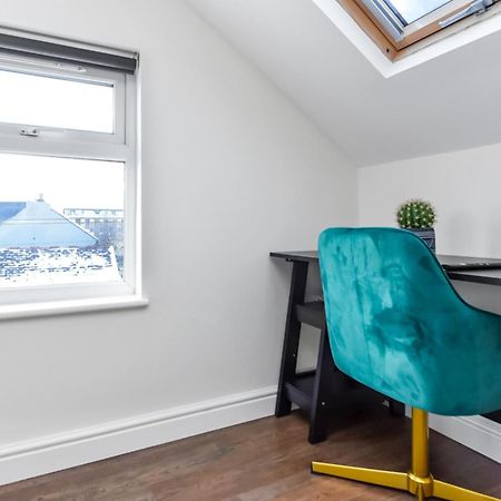 Modern And Hearty House Apartment Enfield Bagian luar foto