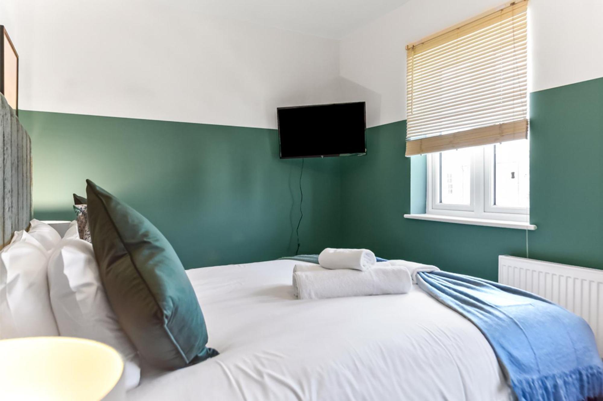 Modern And Hearty House Apartment Enfield Bagian luar foto