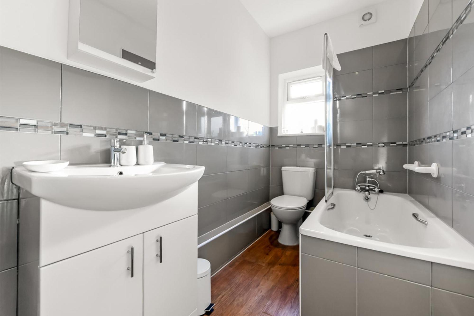 Modern And Hearty House Apartment Enfield Bagian luar foto