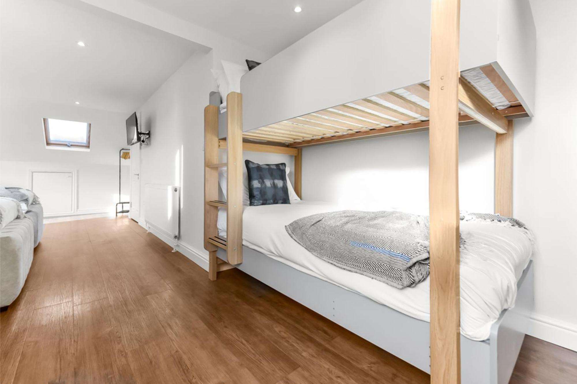 Modern And Hearty House Apartment Enfield Bagian luar foto