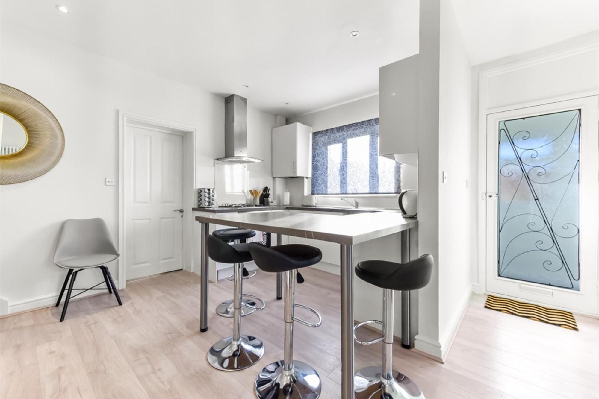 Modern And Hearty House Apartment Enfield Bagian luar foto